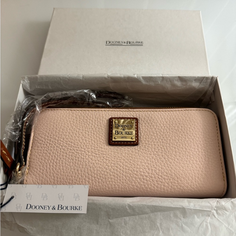 Dooney & Bourke large pebble leather double zip Wallet brand new in color blush